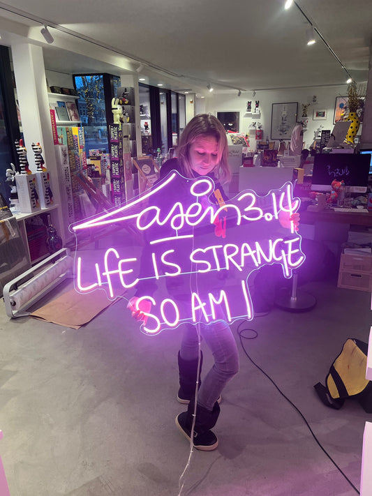 Laser 3.14 x FAMOUS Amsterdam - Life Is Strange So Am I - LED-Neon